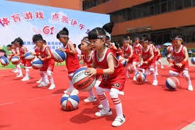 传达给球